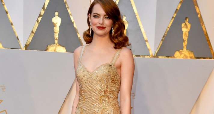 10 alkalom, amikor a divatvilág Emma Stone lábai előtt hevert