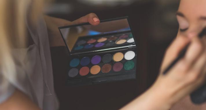 Így tökéletesítsd szemöldöködet 5 lépésben