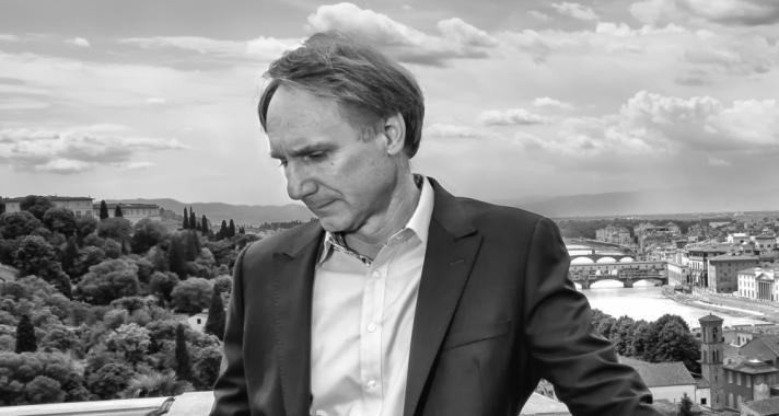 „A múltunk döntései a jelenünk építőkövei.” – Bölcsességek Dan Brown-tól