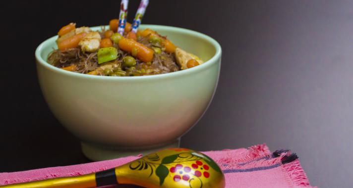 Pár perces ebéd ötlet: pirított ragacsos üvegtészta