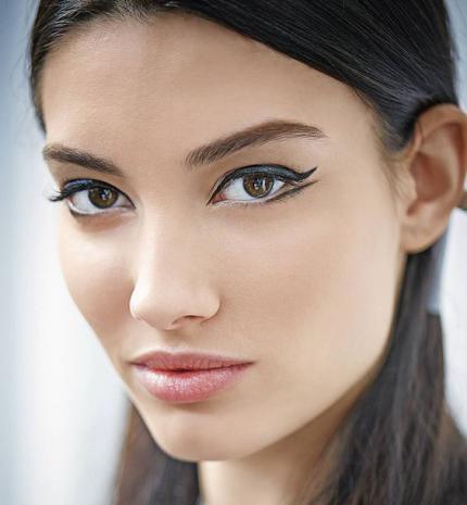 Top10: stílusos sminkek különleges tusvonalakkal