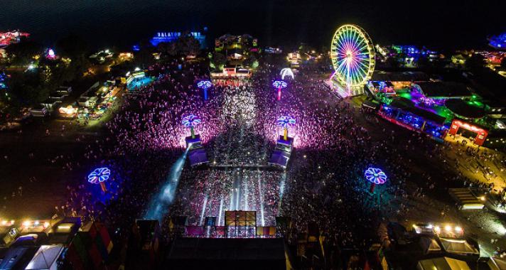 Rita Ora a Soundon pótol