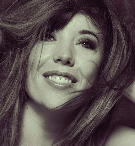 ’Egyszerűbb lenne az élet, ha tudnám, mi ad ihletet, de talán unalmasabb is’ – interjú Hullan Bea festőművésszel