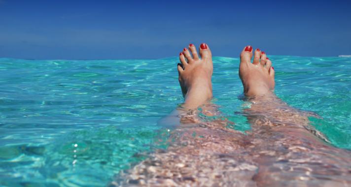 Lábápoló kisokos tavaszra - mert a repedt sarok még a szandál-zokninál is cikibb