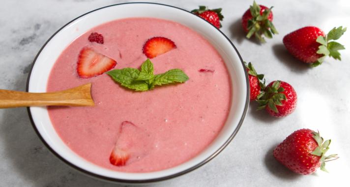 Hűsítő mentás eperkrémleves recept