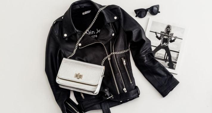 Robbanó színek és metálos csillogás: a nyári outfit tökéletes kiegészítője