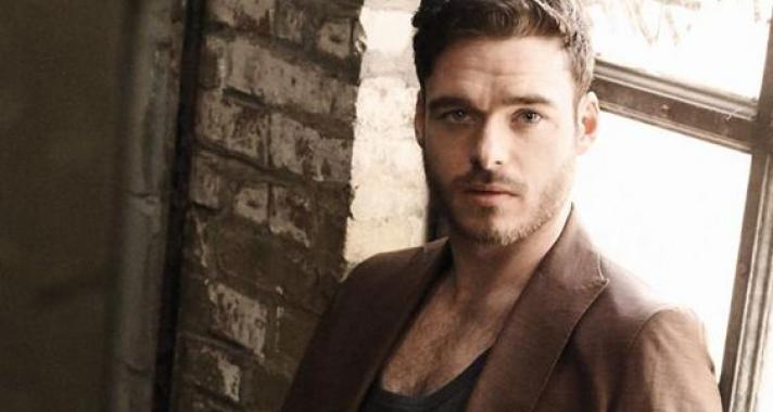 10 fotó, ami világossá teszi, hogy miért őrülünk meg Richard Madden-ért