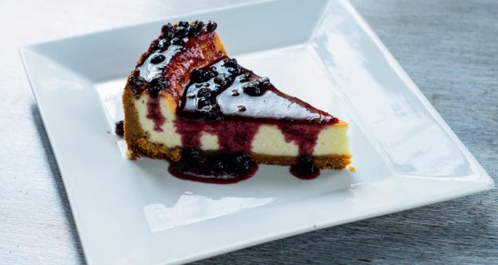Mennyei fehércsokoládés sajttorta, áfonya öntettel