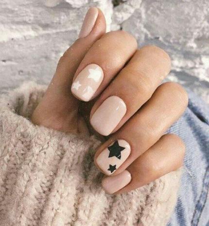 Top10: minimál karácsonyi manikűr ötletek az adventi szezonra