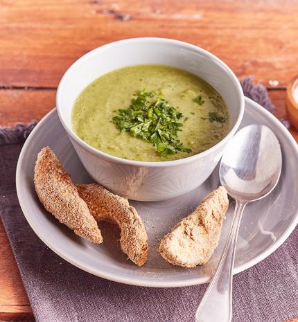 Zöldségkrémleves rántott avokádóval