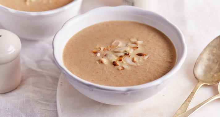 Fahéjas karfiolkrémleves pirított mandulával
