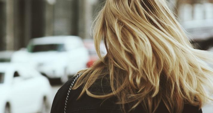 4 dolog, amit megtehetsz az egészséges hajvégekért