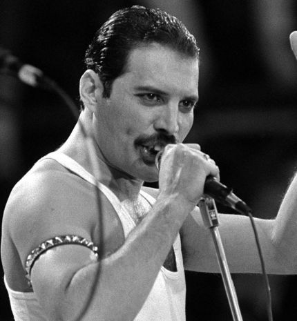 'Sok ezren szeretnek engem, mégis a világ legmagányosabb emberének érzem magam.' - Idézetek Freddie Mercury-tól