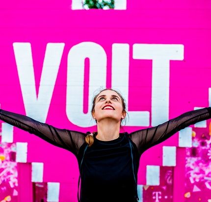 Színházzal, slammel, inspiráló beszélgetésekkel erősít a Telekom VOLT