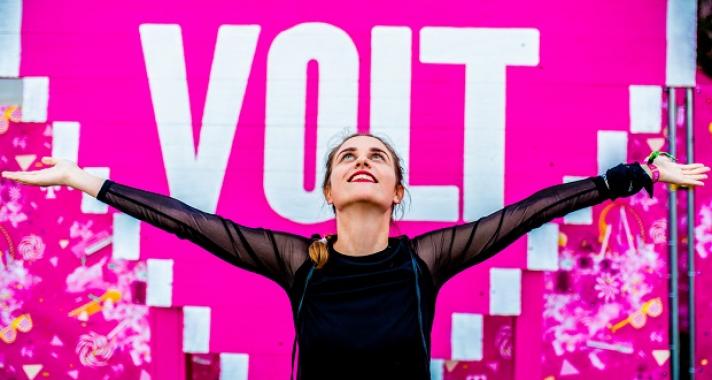 Színházzal, slammel, inspiráló beszélgetésekkel erősít a Telekom VOLT