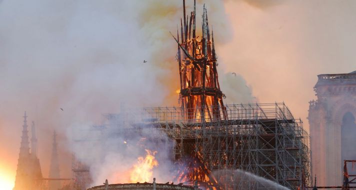 Tragédia és összefogás - Egész éjjel lángolt a párizsi Notre-Dame