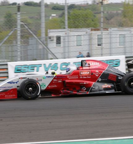 Újra a vörös bikán