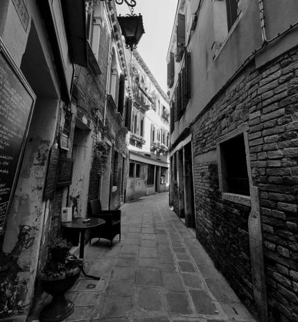 A szerelem mindvégig megőriz egy pillanatot, azt a pillanatot, amikor született– a legszebb idézetek az Utas és holdvilágból