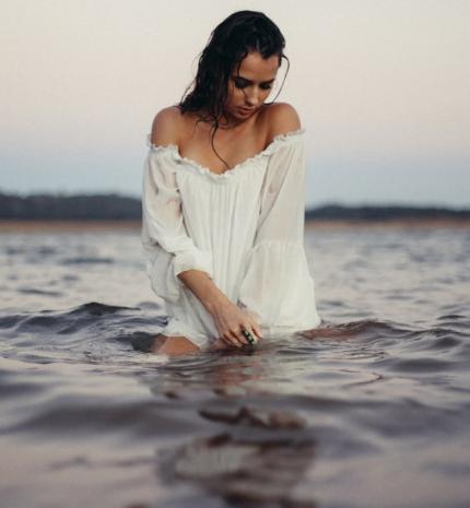 Miért kötődik olyan gyorsan érzelmileg egy nő?