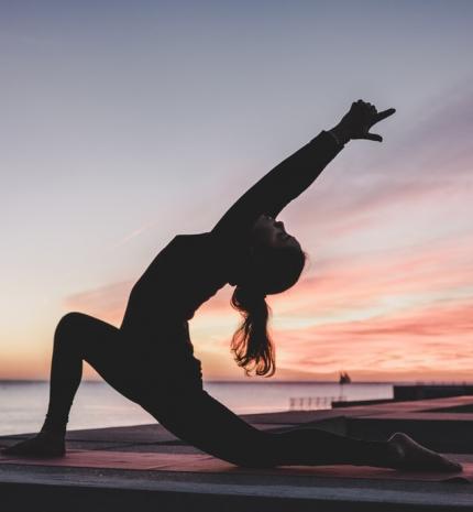 5 dolog, amit senki sem mond el, mielőtt elkezdesz jógázni