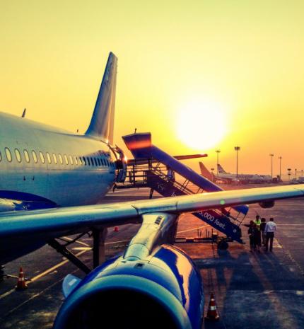 Hogyan aludjunk a repülőn? Tippek utasoknak!