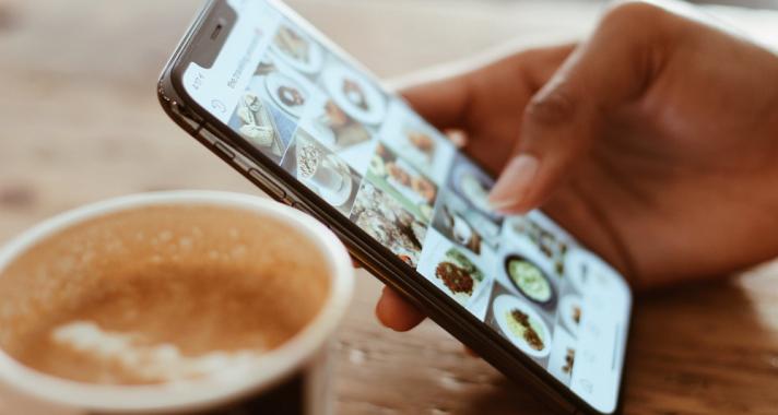 Így rombolja az életedet a közösségi média