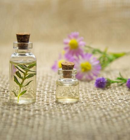 Dr. Házi Edina gyógyszerész, kutató-fejlesztő DRHAZI® hightech kozmetikumok gyártója