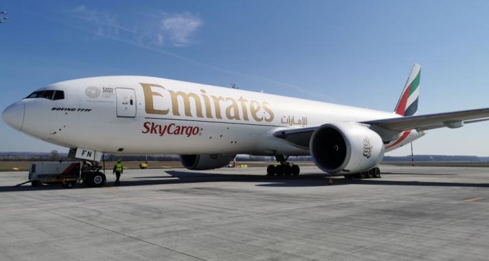 Folyamatosan szállítja az arcmaszkokat és orvosi felszereléseket Budapestre az Emirates SkyCargo