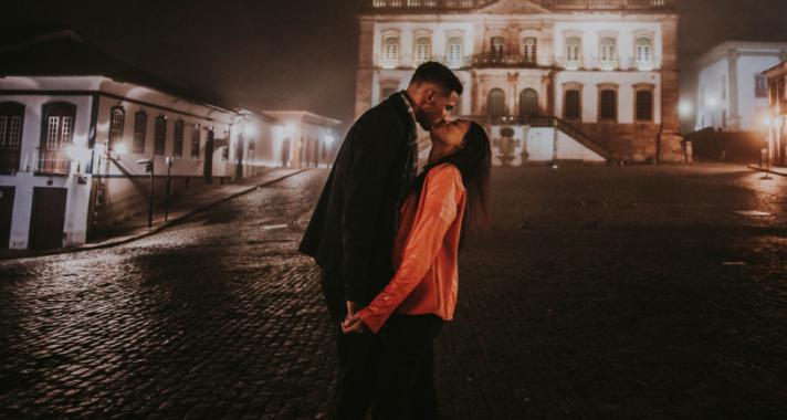 Együtt a létünk sose halk szavú, veled az élet egy gyönyörű háború