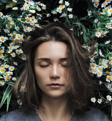 Az arckifejezésünk nem az érzelmeinket tükrözik, hanem a szándékainkat