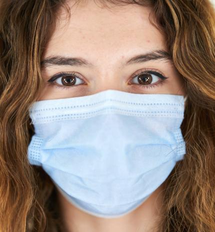 Jaj, ne! A védőmaszk viselésétől pattanásos lett a bőröm.