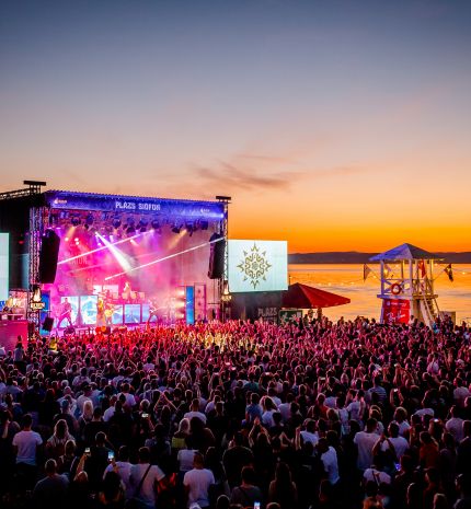 Kowalsky meg a Vega koncerttel búcsúzik idénre a Plázs