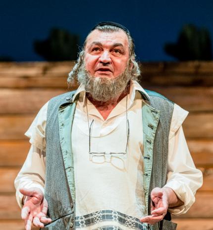 “Komikus szereplőt alakítani mindig hálás feladat” – Interjú Csankó Zoltánnal