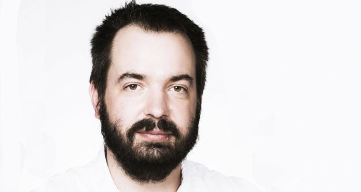 'Minden maszkban érkező néző, egy szerelmes levél a színházhoz' – interjú Dinyés Dániellel