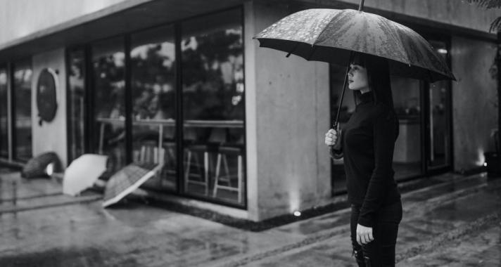 A padlóban az a jó, hogy nem lehet tovább esni