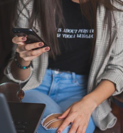 Bizonytalan vagy a randi után? Ezt a 10 üzenetet nem ciki elküldeni