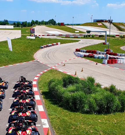 Megkezdődött a gokart szezon a drivingcamp pályáján