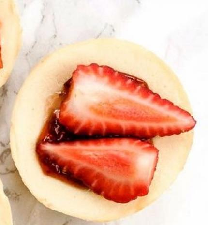 Sajttorta falatkák eperrel - A tavasz kedvence