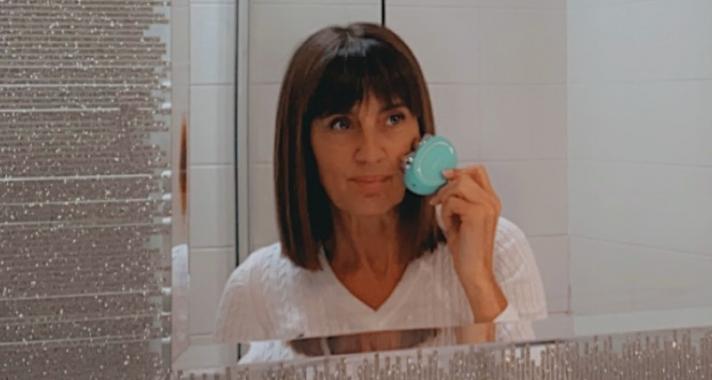 Arcplasztika helyett FOREO Bear tonizáló arckészülék