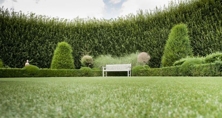 4 nyomós érv a műfű mellett - Hogy ne érdekeljen a szomszéd kertje