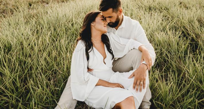 Kitartani egymás mellett