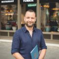 'Látni emberi sorsokat, amelyeknek ilyen módon te is részese lehetsz.' - Beszélgetés Csabányi Attilával, a Türkiz étterem üzletvezetőjével - Stylenews, divat, életmód, stílus