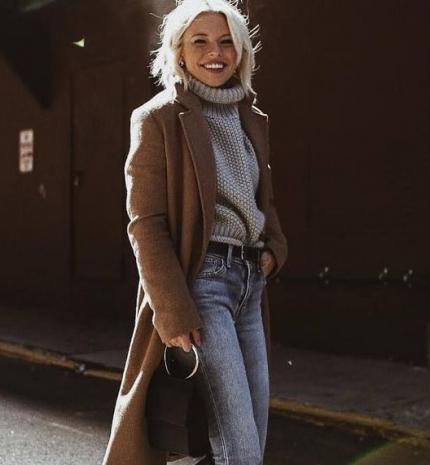 Stílusiskola: mindenünk a kötött pulcsi