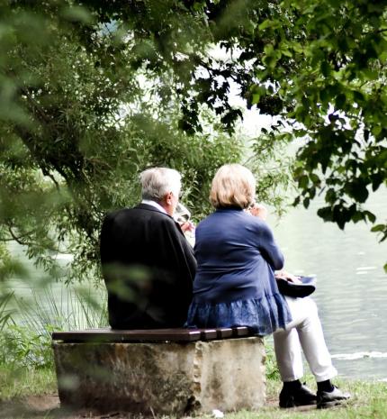 Hogyan döntesz? Fogod majd a kezem, ha öreg leszek?