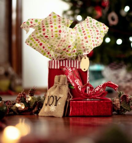 Karácsonyi ajándéktippek: ellenállhatatlan női és férfi parfümújdonságok