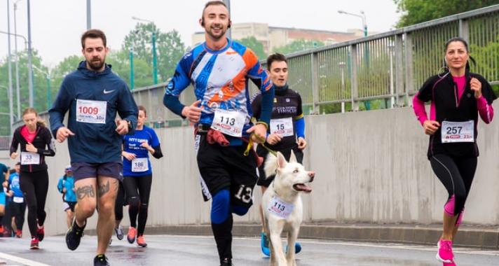 Hogyan hordjuk a melegítő nadrágot, hogy divatosan nézzünk ki?