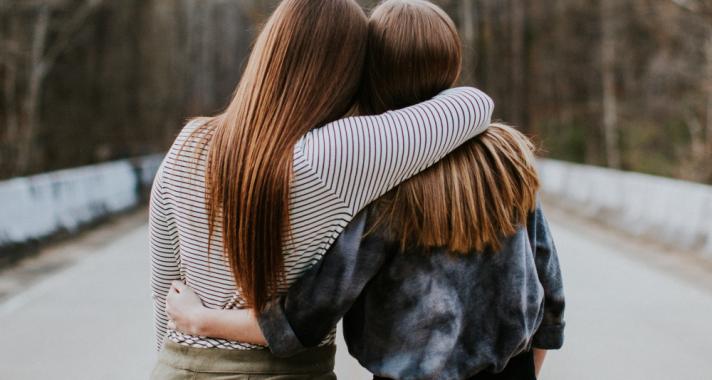 'A bajban is melletted...' - Mi jellemzi két ember szoros és őszinte barátságát?