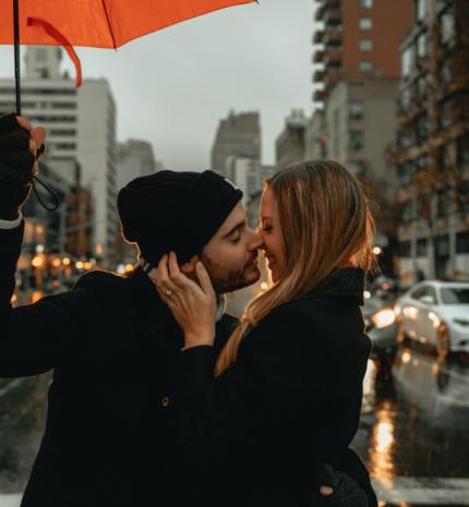 Így lesz a kezdeti nagy szerelemből bántalmazó kapcsolat