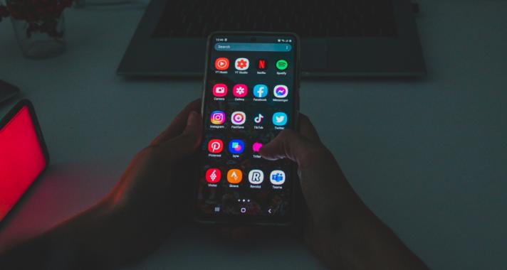 A TikTok hálójában – Avagy tényleg veszélyes lehet ez az app a gyermekek és a tinédzserek számára?