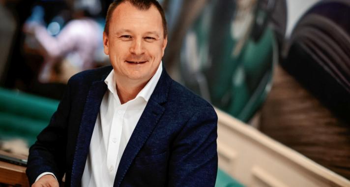 'Igazi terápia volt könyvet írni a Forma1-es élményeimről' – Megjelent Szujó Zoltán első könyve